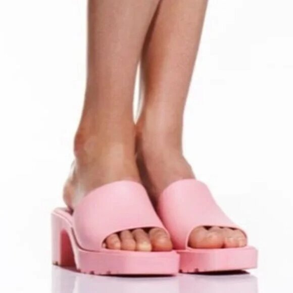 [🎀 PRICE FIRM] Barbie x ZARA Pink Rubber Slides Heeled Sandals 6 36 - Picture 1 of 8